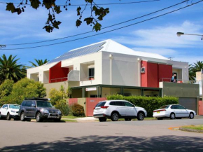 Chaucer Palms Boutique B&B, Newcastle